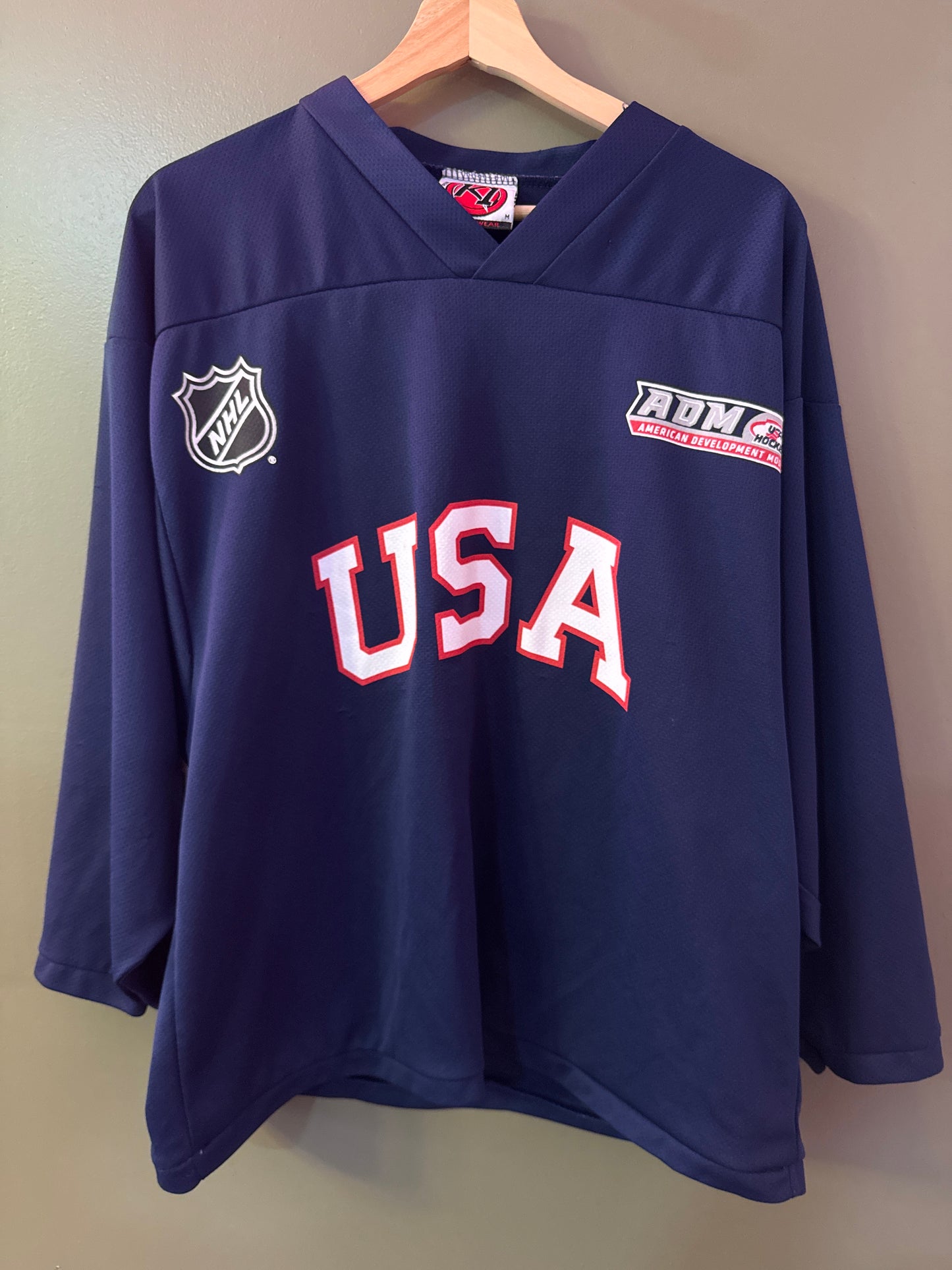 Vintage 1990’s USA hockey jersey navy blue size medium